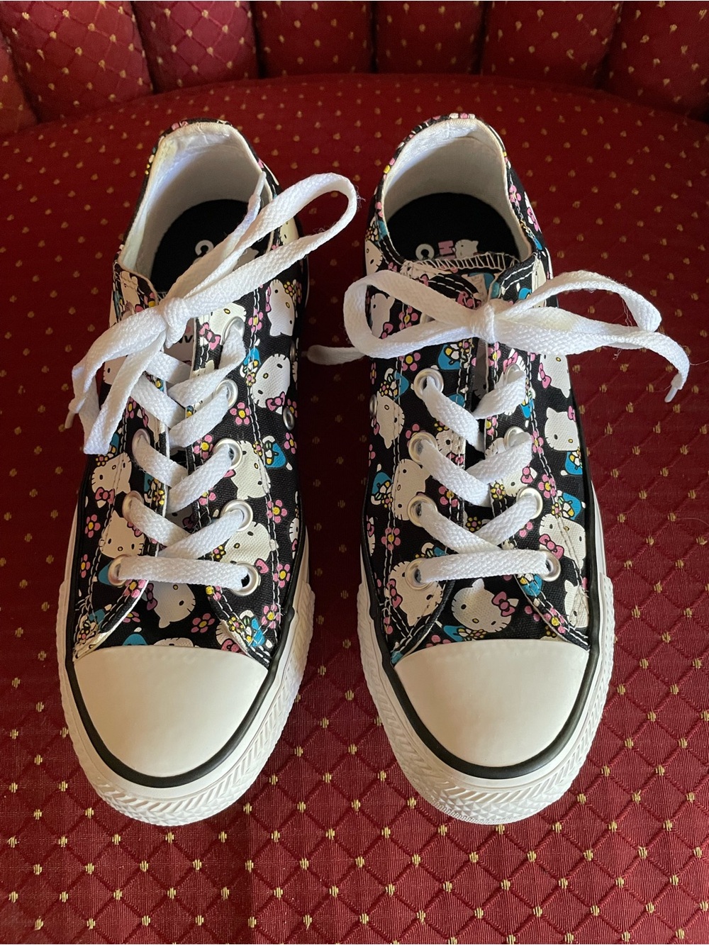 Hello Kitty converse